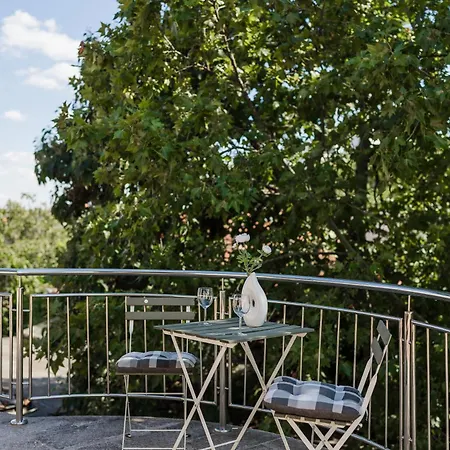 #tiny With Terrace Apartment *