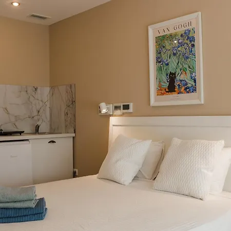 #tiny With Terrace Apartment