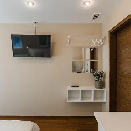 #tiny With Terrace Apartment