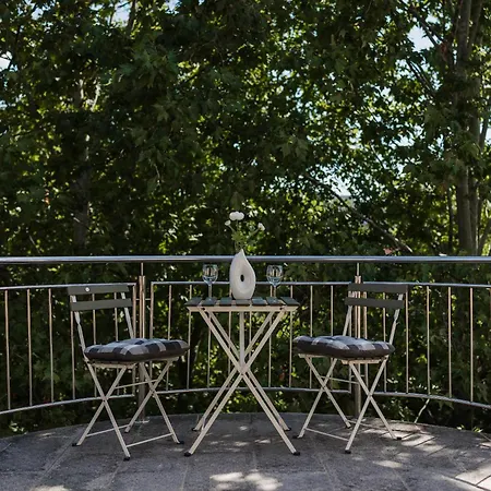 #tiny With Terrace Apartment