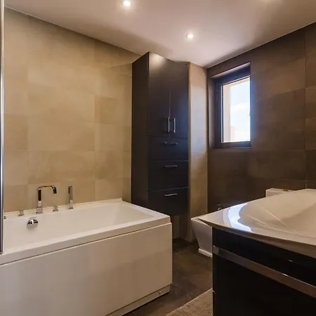 #tiny With Terrace Apartman