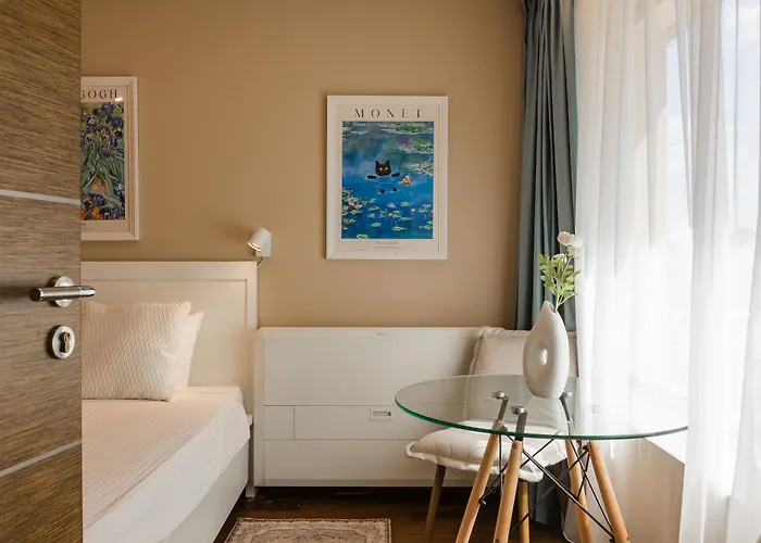 #tiny With Terrace Apartment *