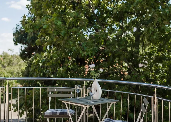 #tiny With Terrace Apartment *