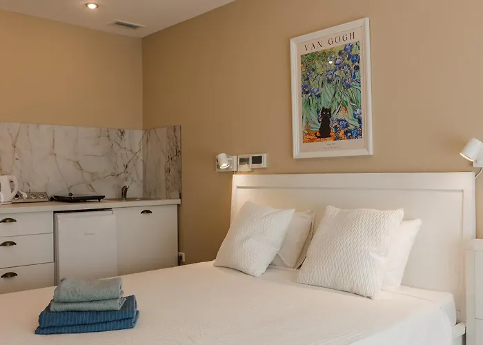 #tiny With Terrace Apartment